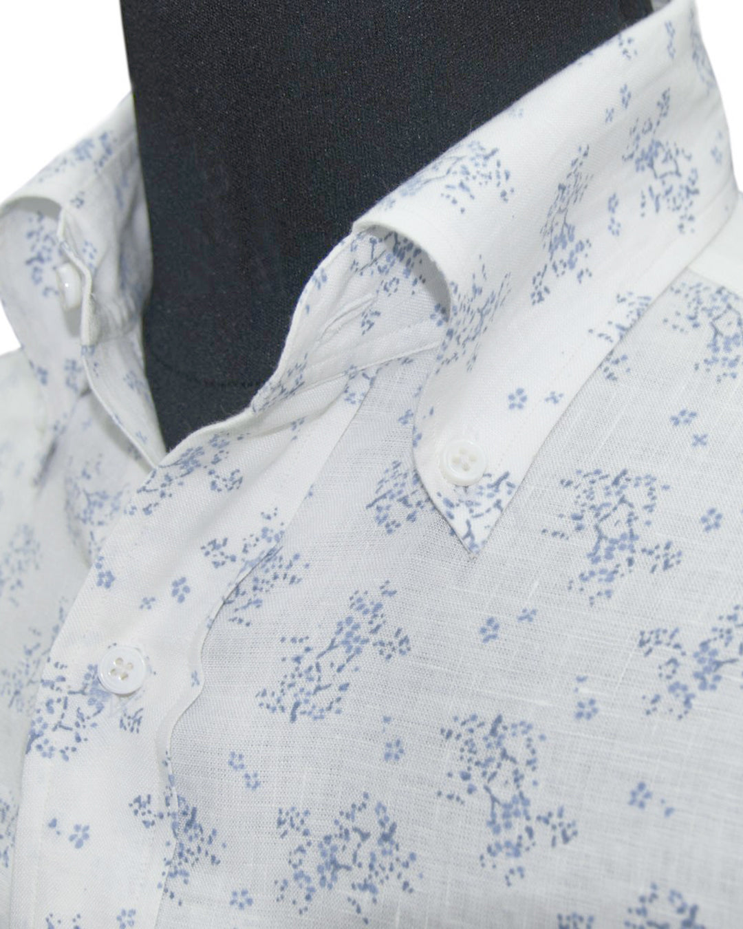 Collar of custom linen shirt for men in pale blue printed shrubs